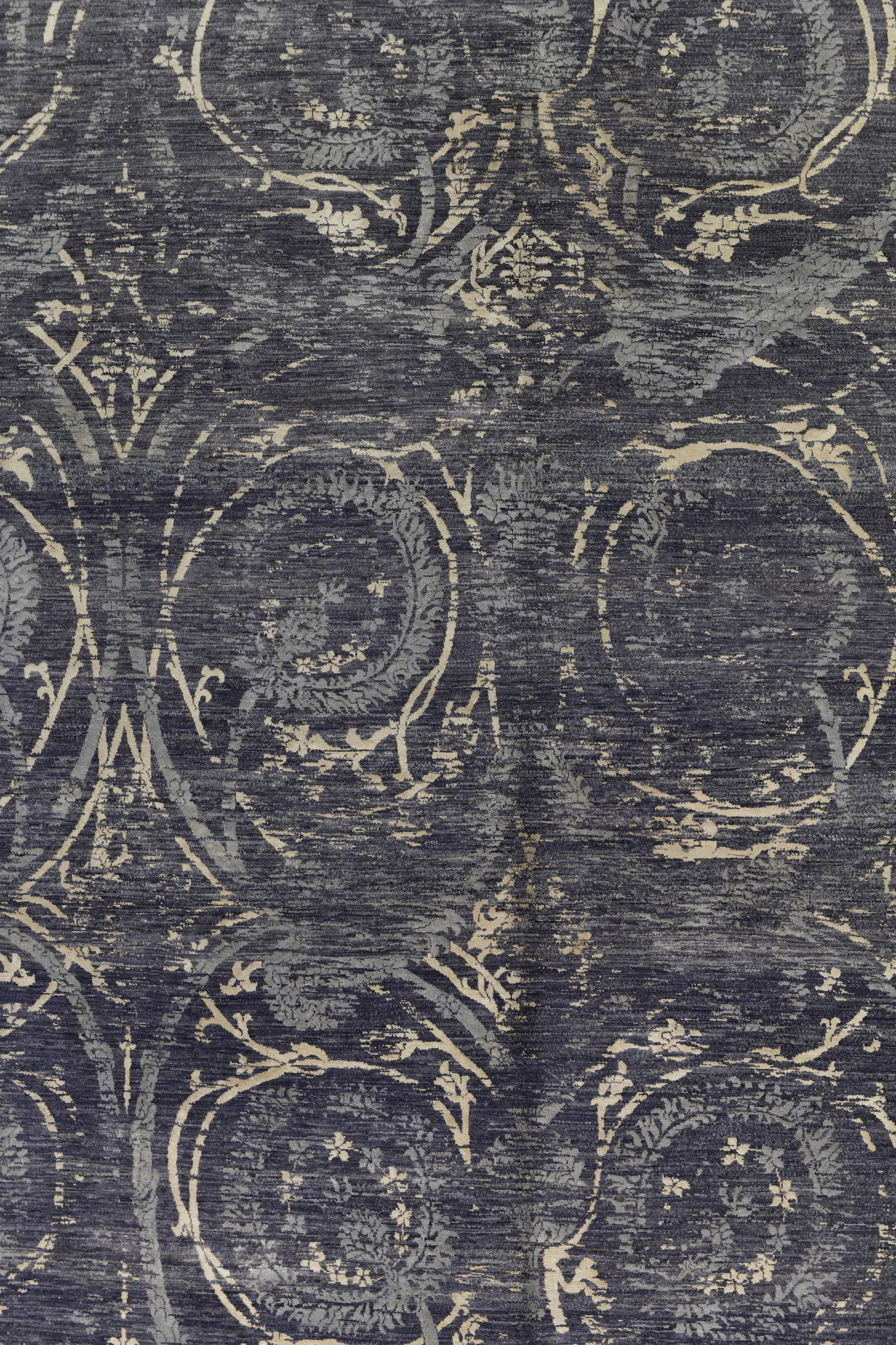 Veridra Hand-Woven Wool and Silk Carpet 306x195 cm