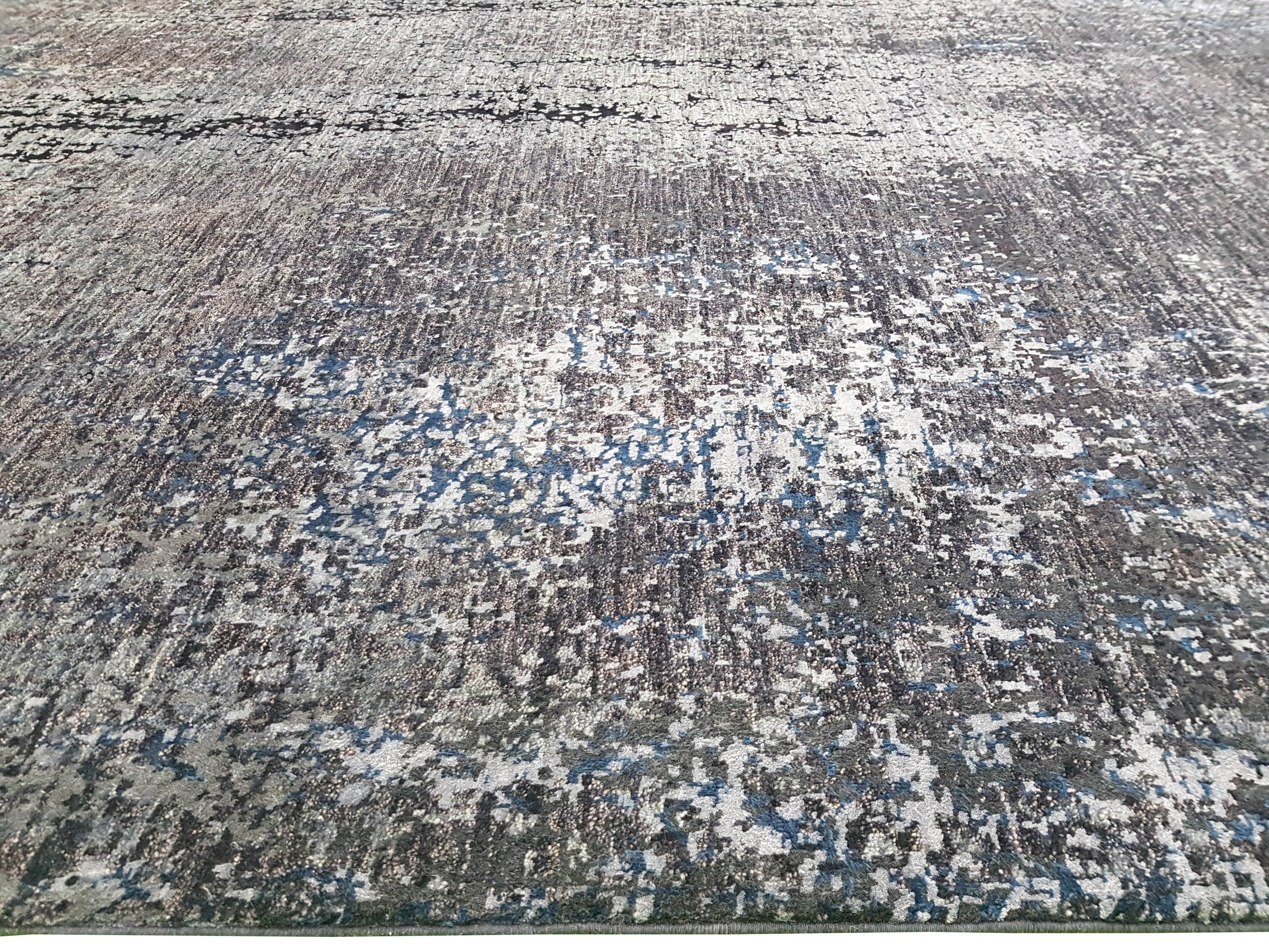 Nocturne Hand-Woven Wool and Silk Carpet 302x202 cm