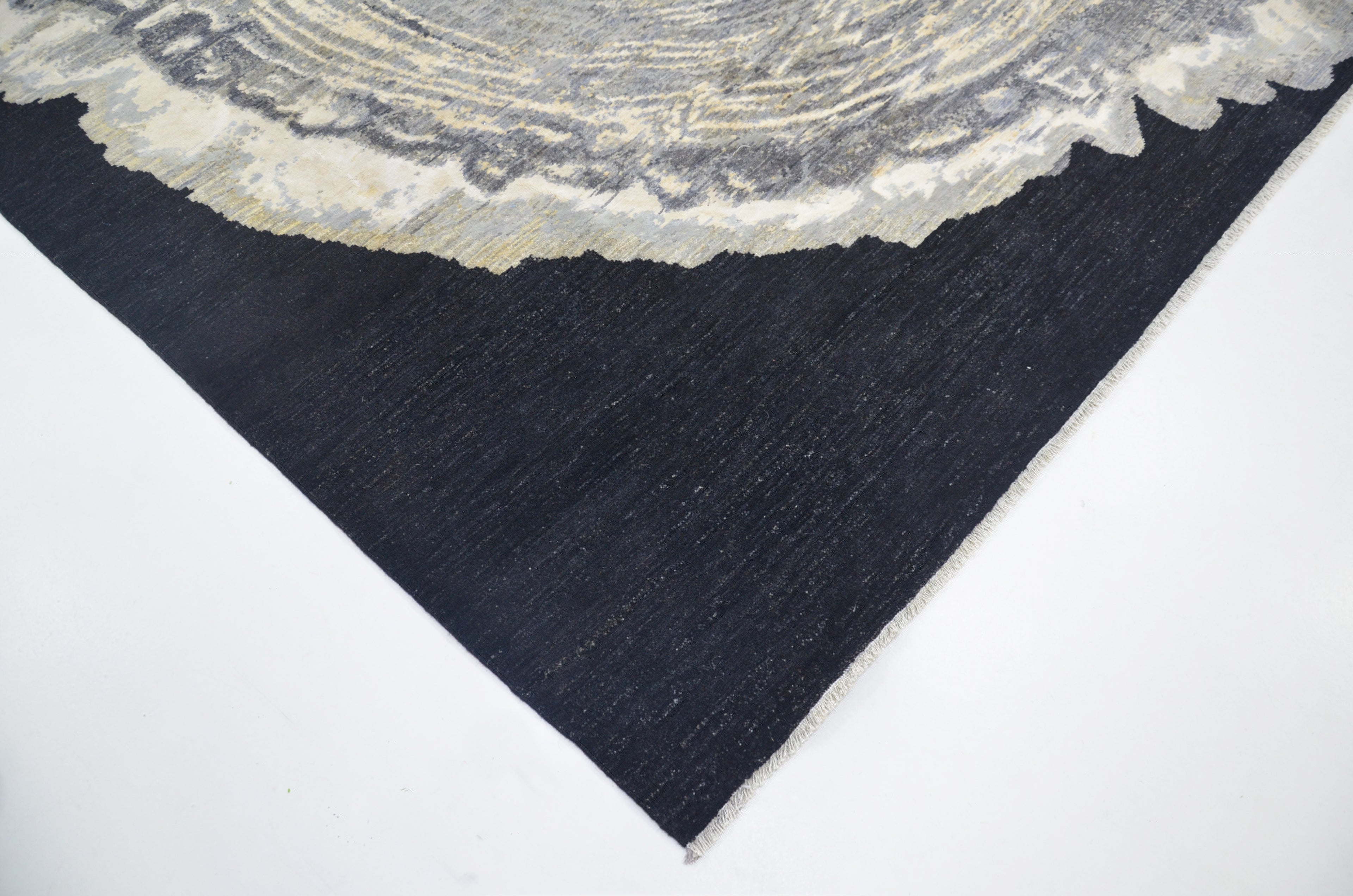 Silhouette Hand-Woven Wool and Silk Carpet 368x273 cm