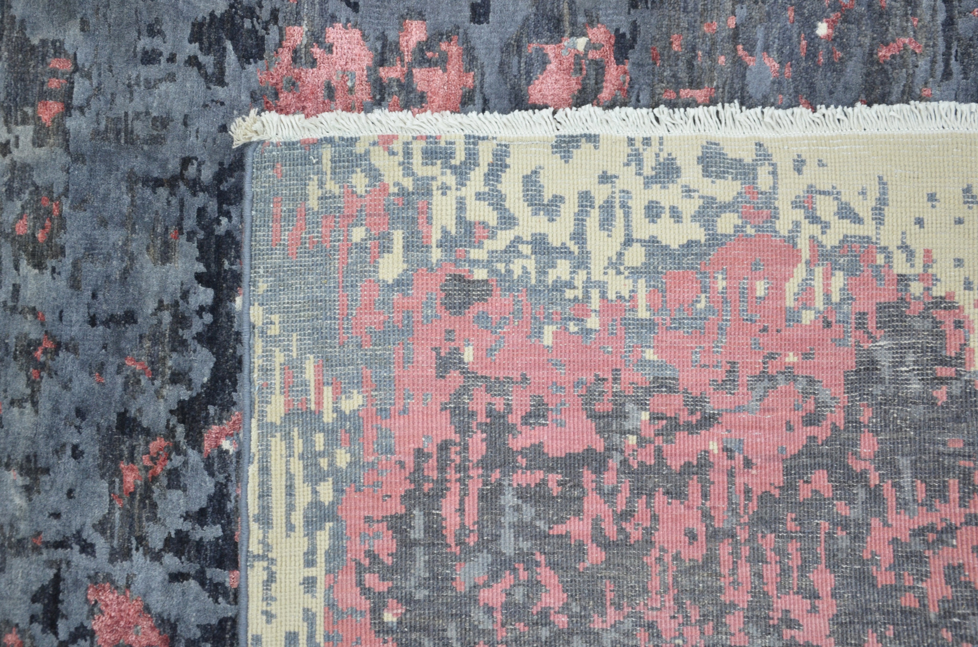 Nordic Bliss Hand-Woven Wool and Silk Rug 356x267 cm