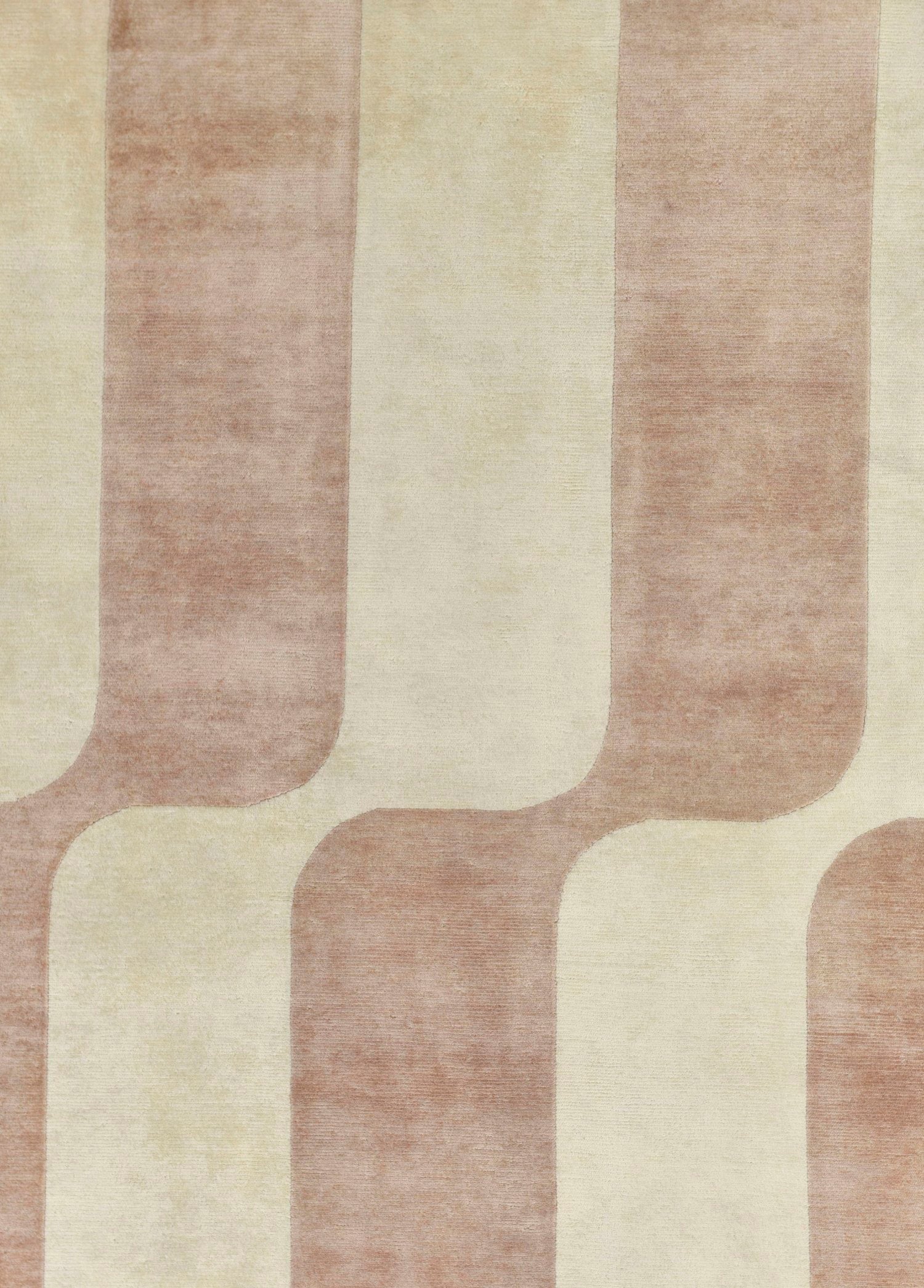 Serano Hand-Woven Wool Carpet 236x172 cm