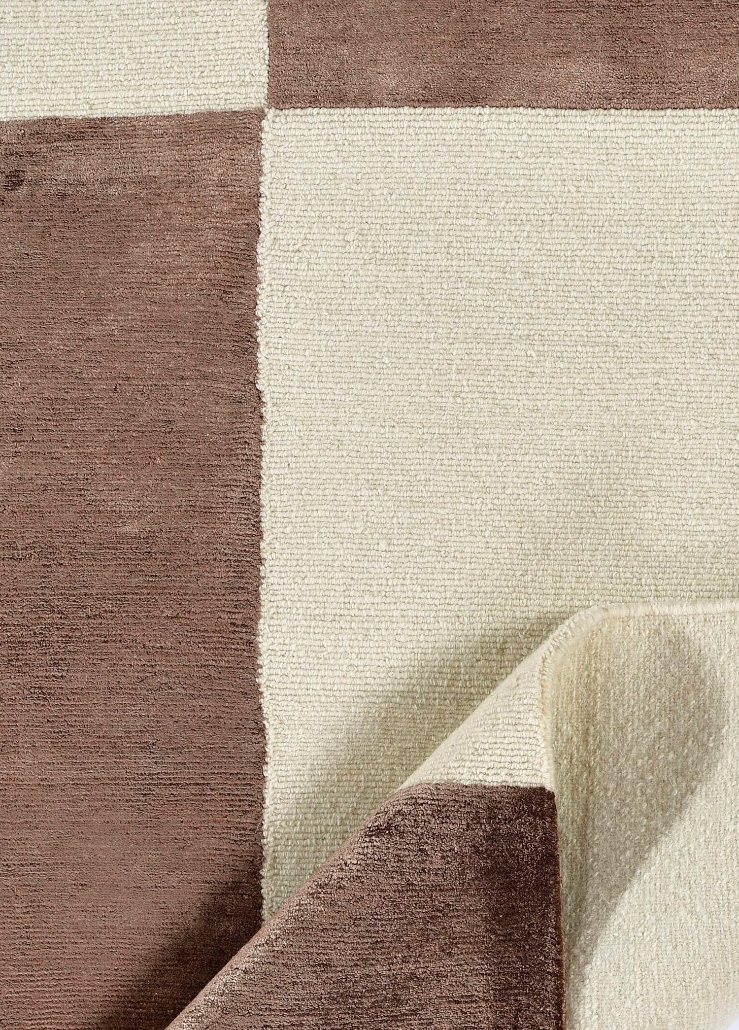 Quadra Hand-Woven Wool and Silk Carpet 245x174 cm