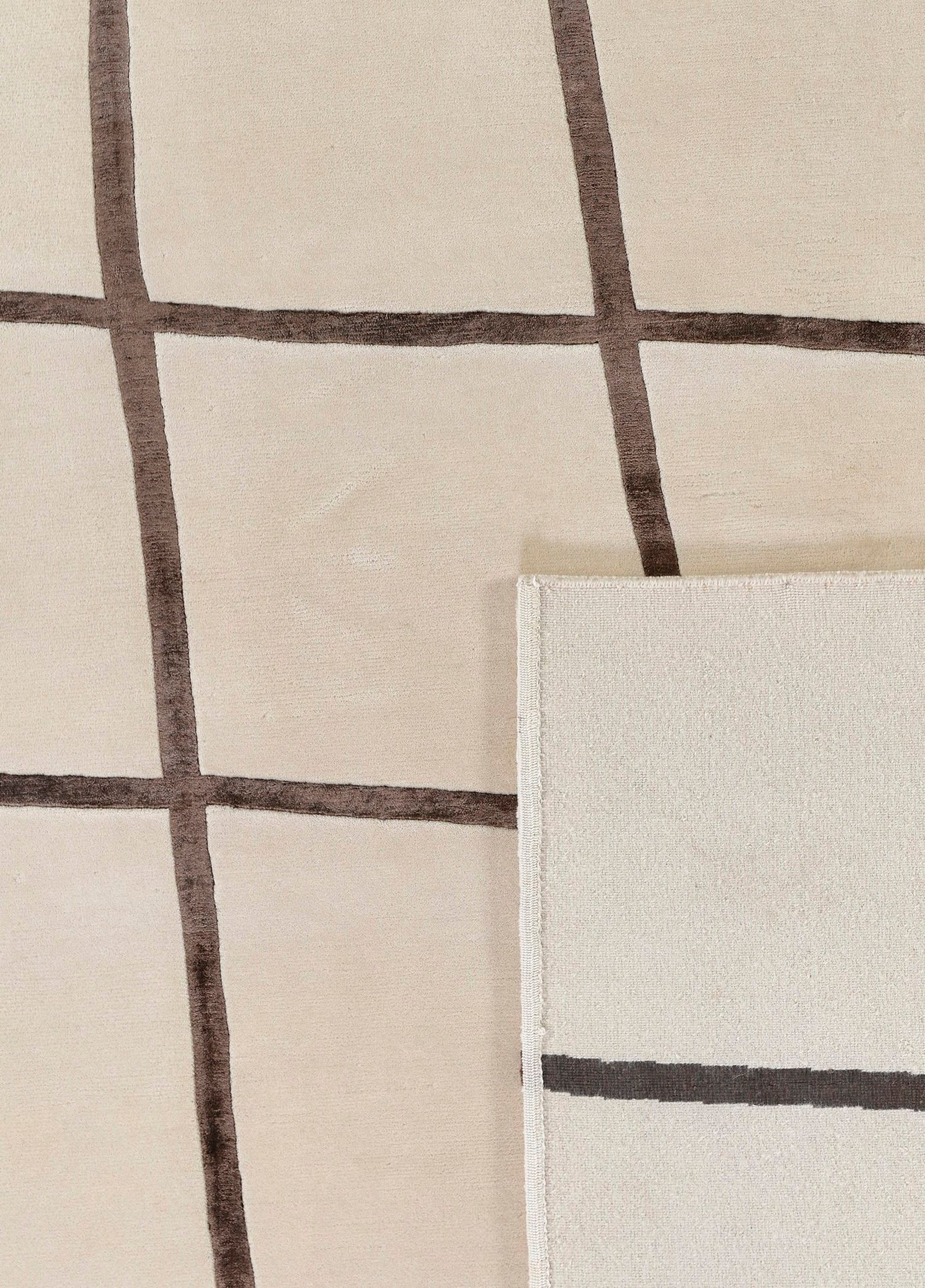Velmira Hand-Woven Wool and Silk Carpet 241x174 cm