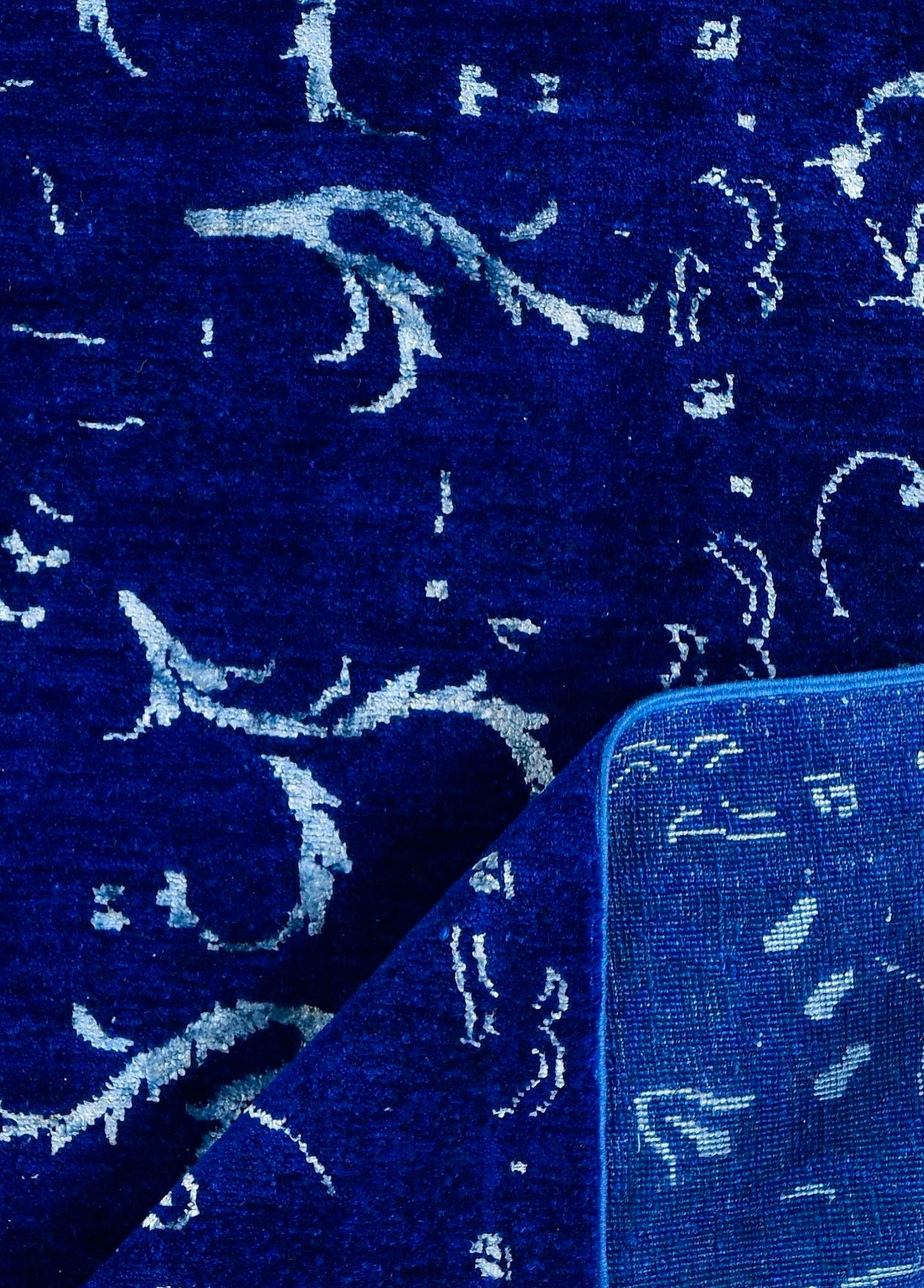 Virello Hand-Woven Wool and Silk Carpet 240x170 cm