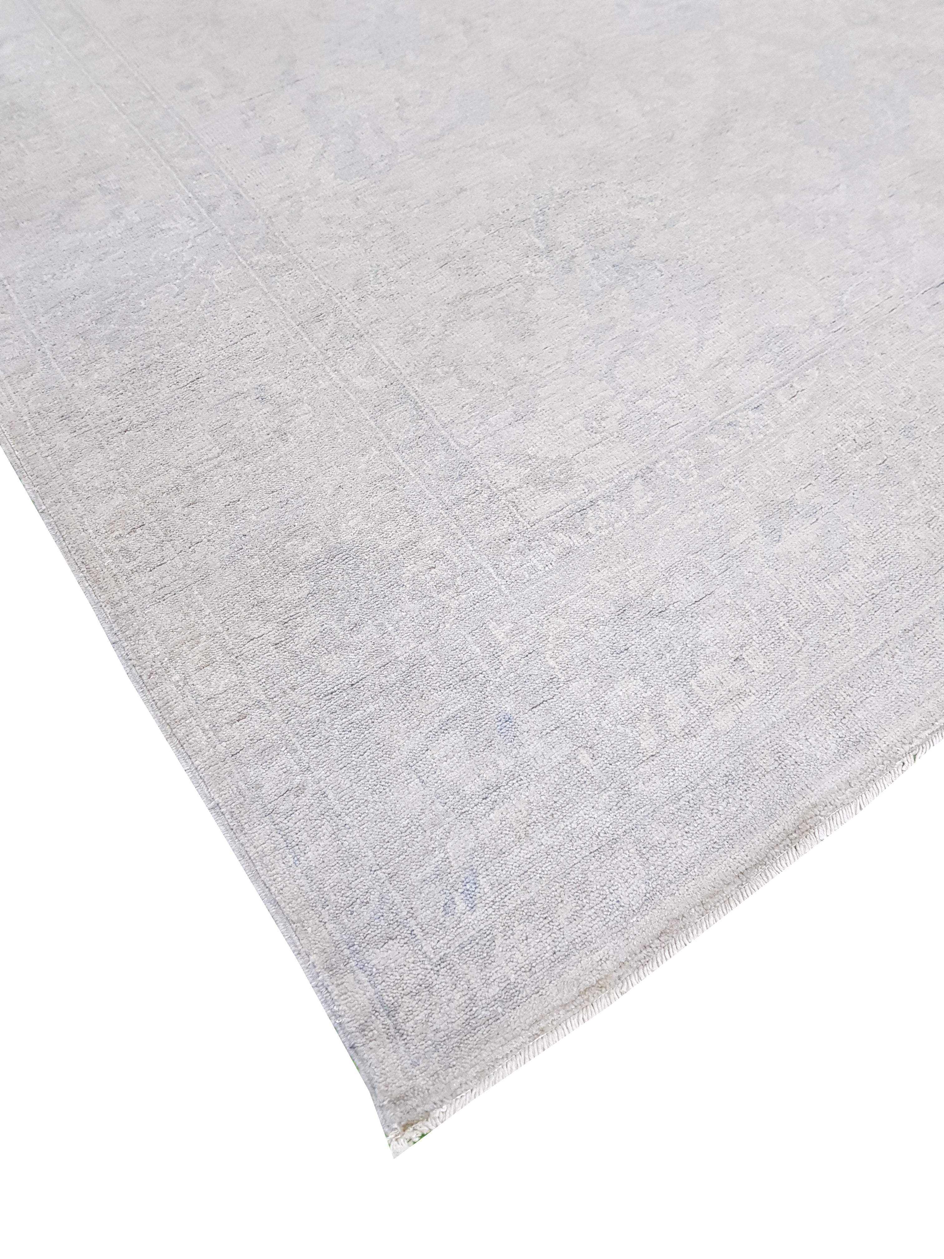 Pewter Fog Hand-Woven Wool Rug 271x177 cm