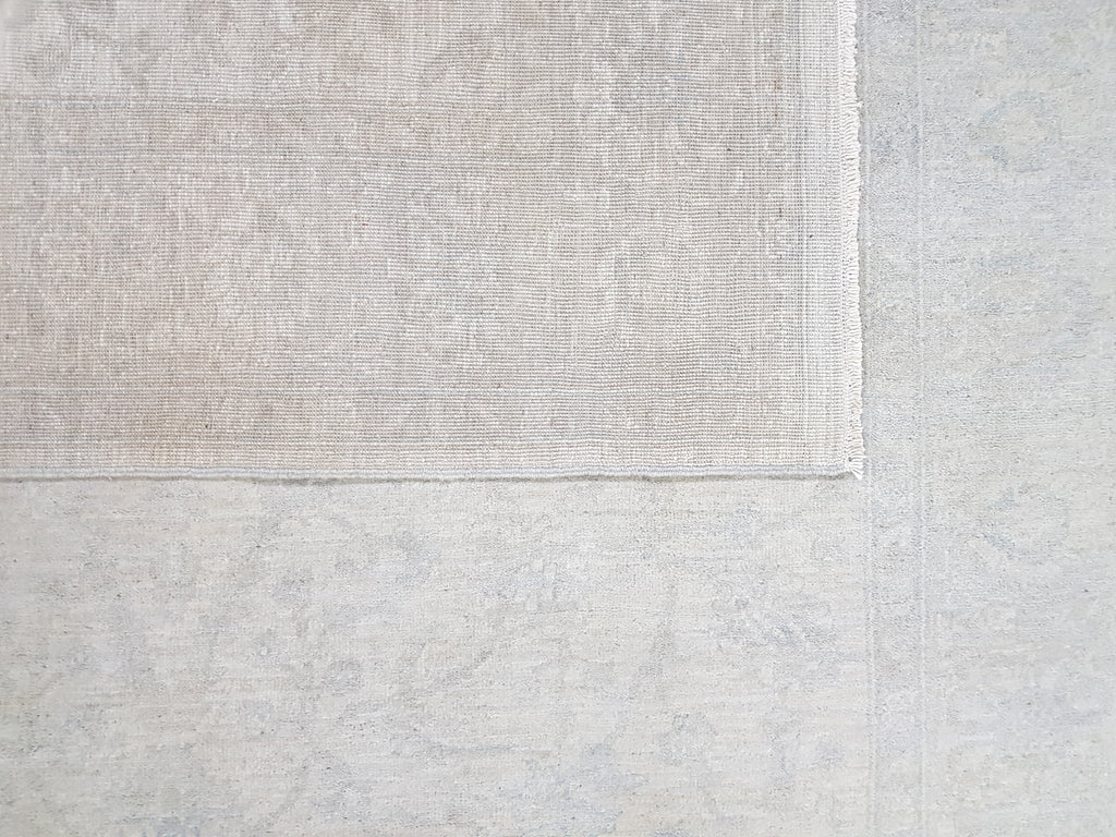 Pewter Fog Hand-Woven Wool Rug 271x177 cm