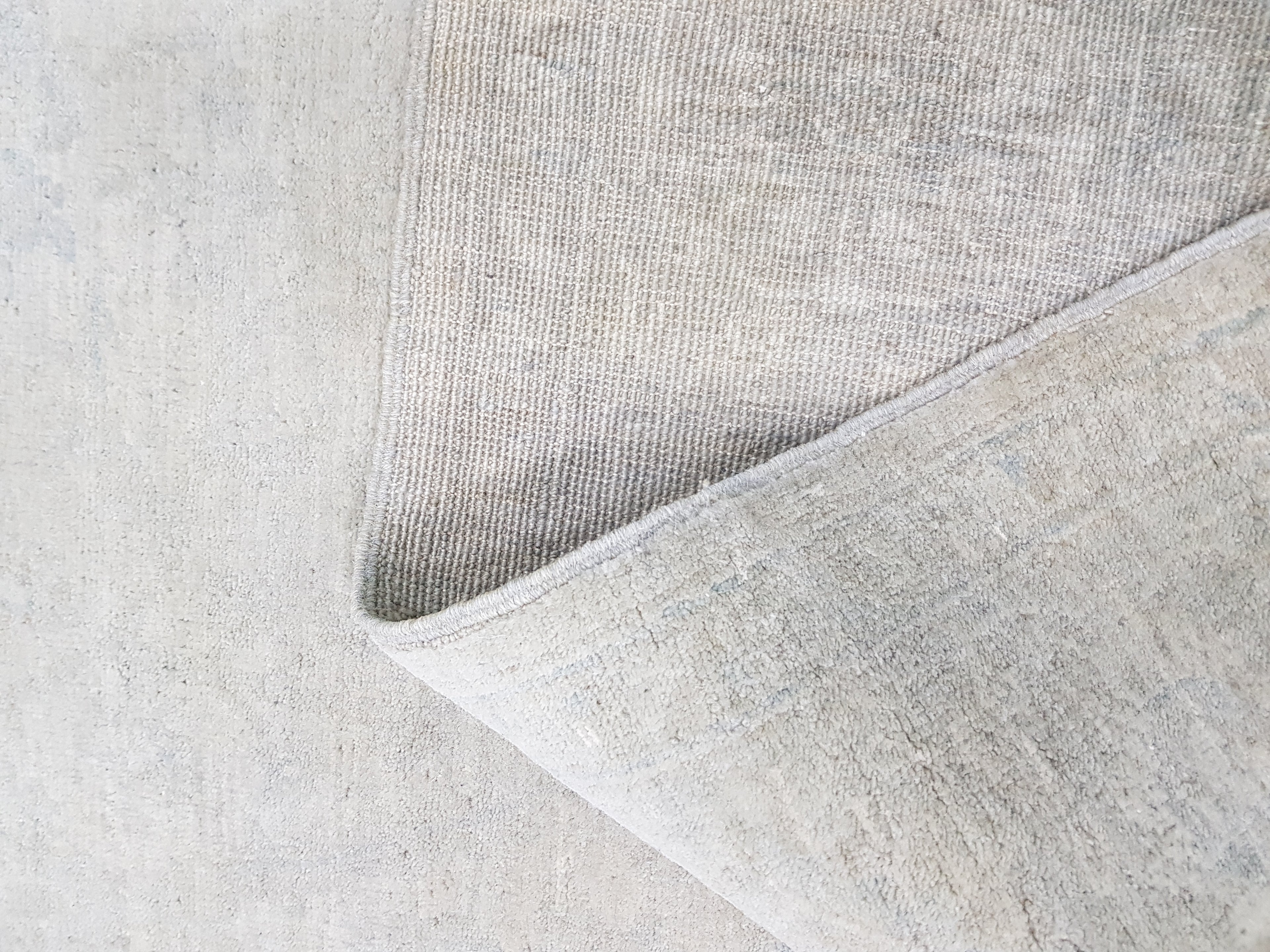 Pewter Fog Hand-Woven Wool Rug 271x177 cm