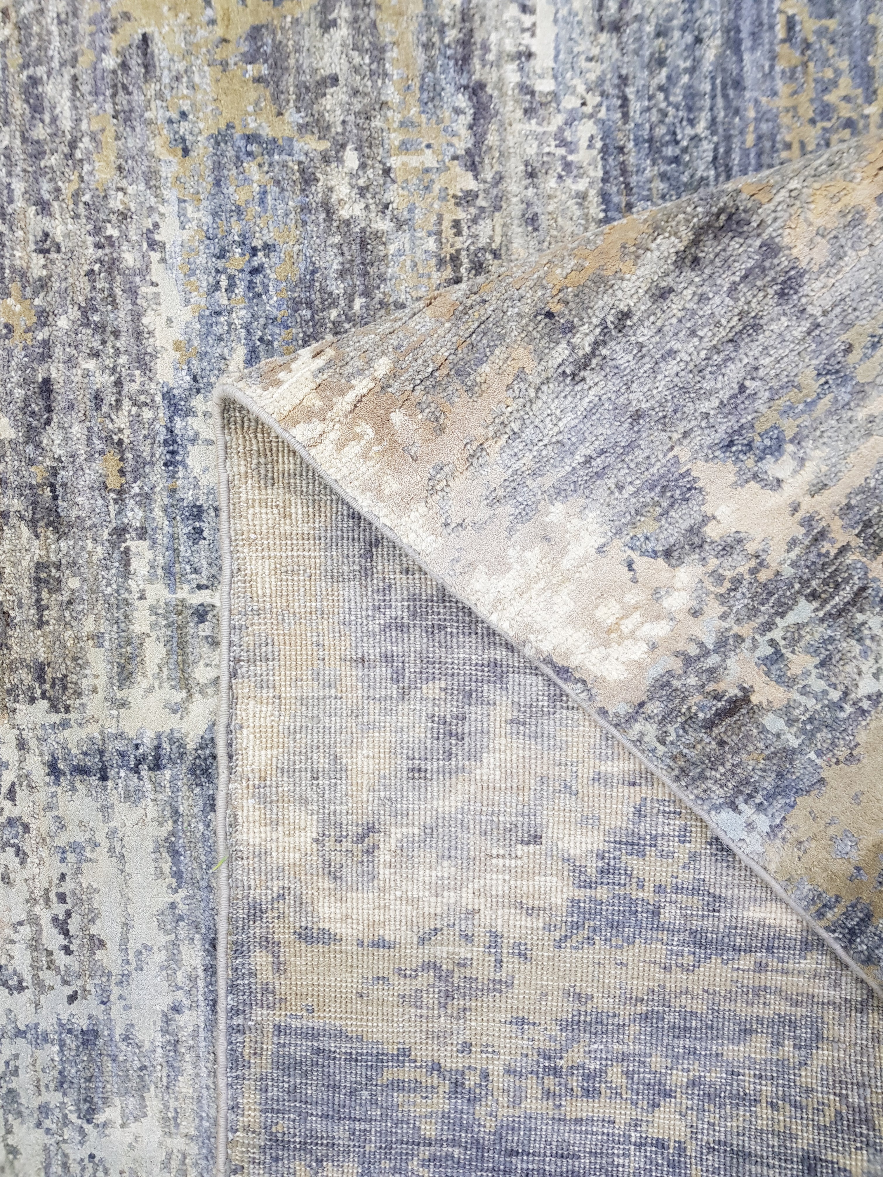 Velatura Hand-Woven Wool and Silk Carpet 314x246 cm