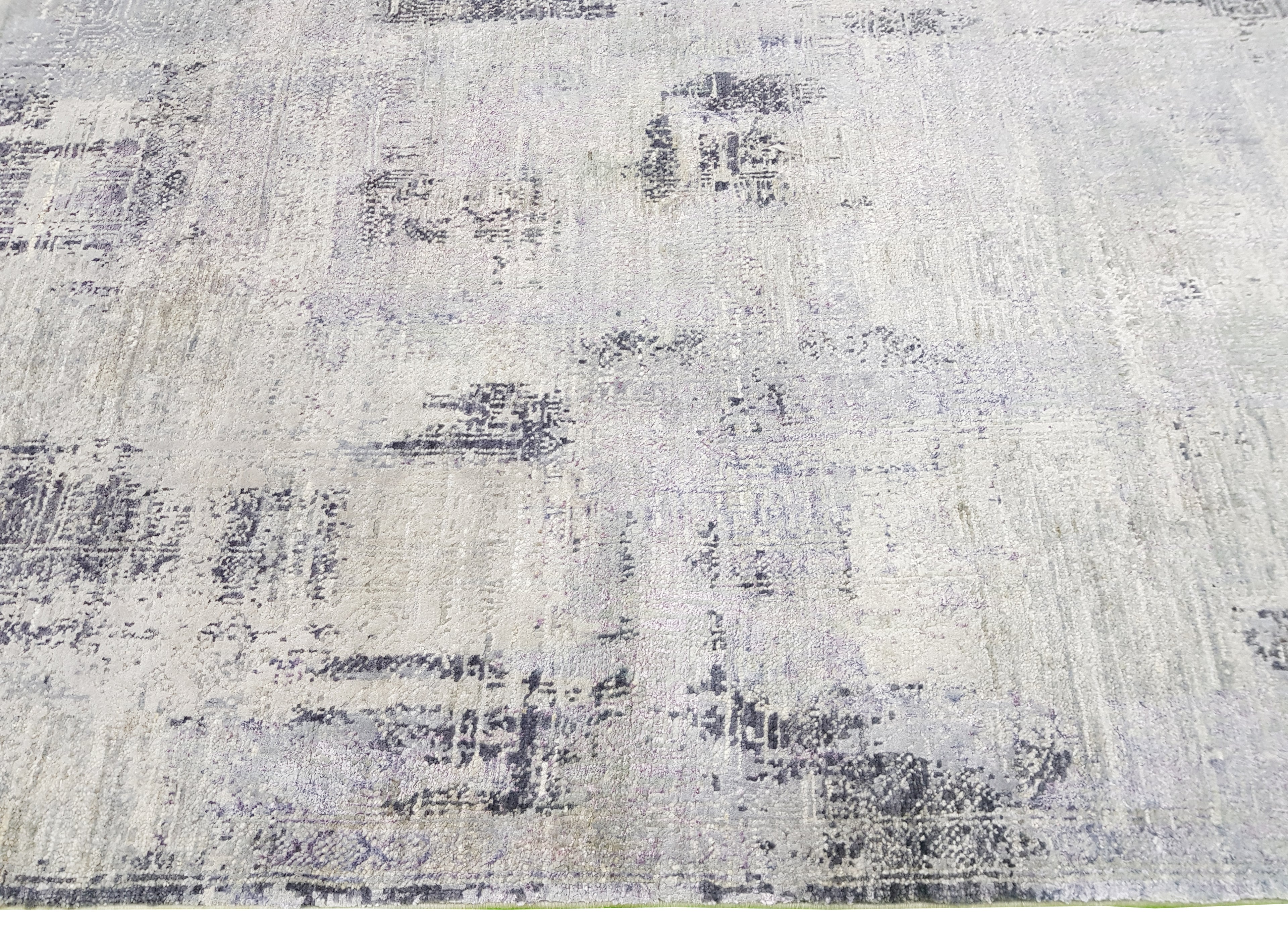 VorteX Hand-Woven Wool and Silk Carpet 186x121 cm