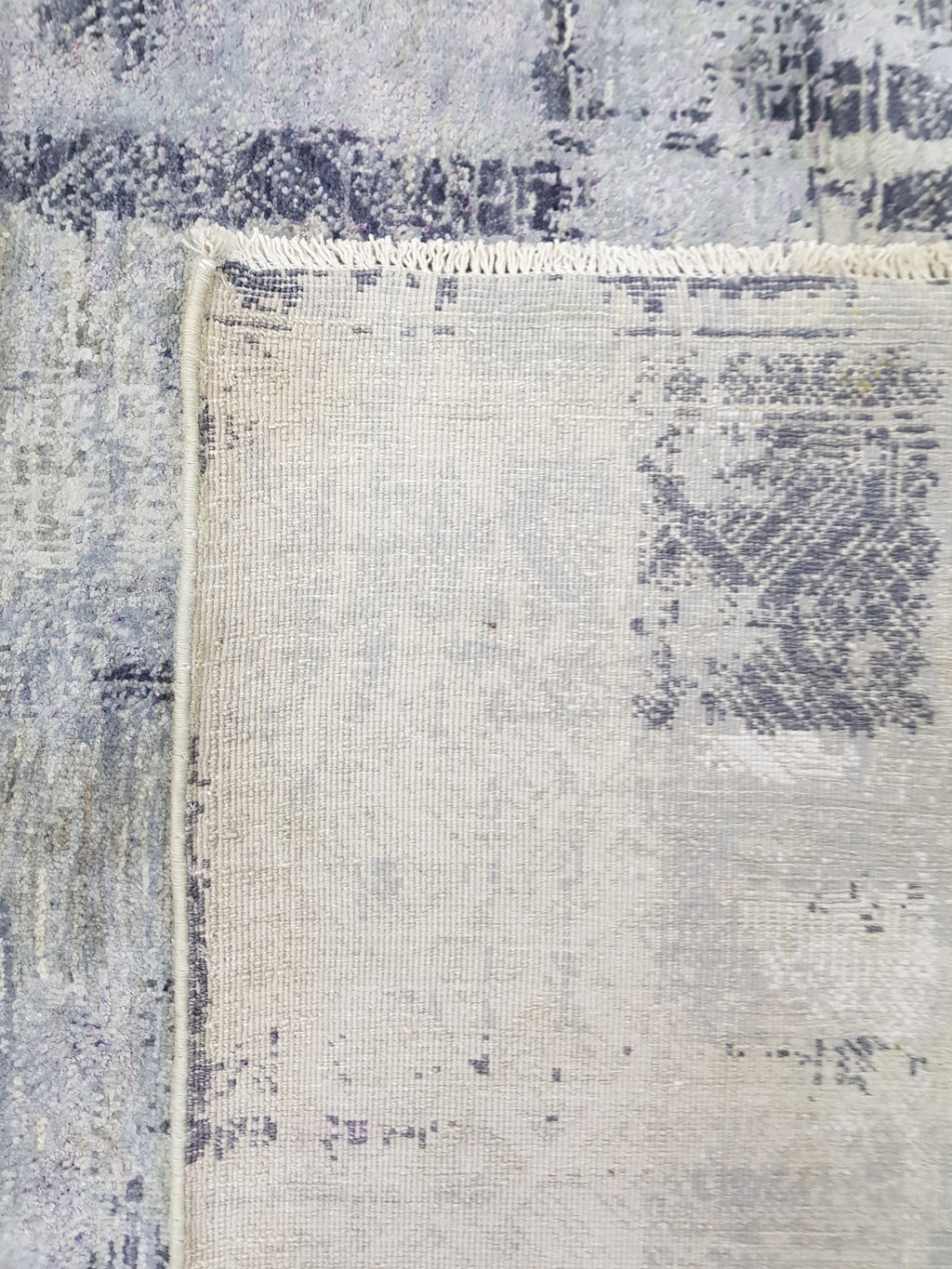 VorteX Hand-Woven Wool and Silk Carpet 186x121 cm