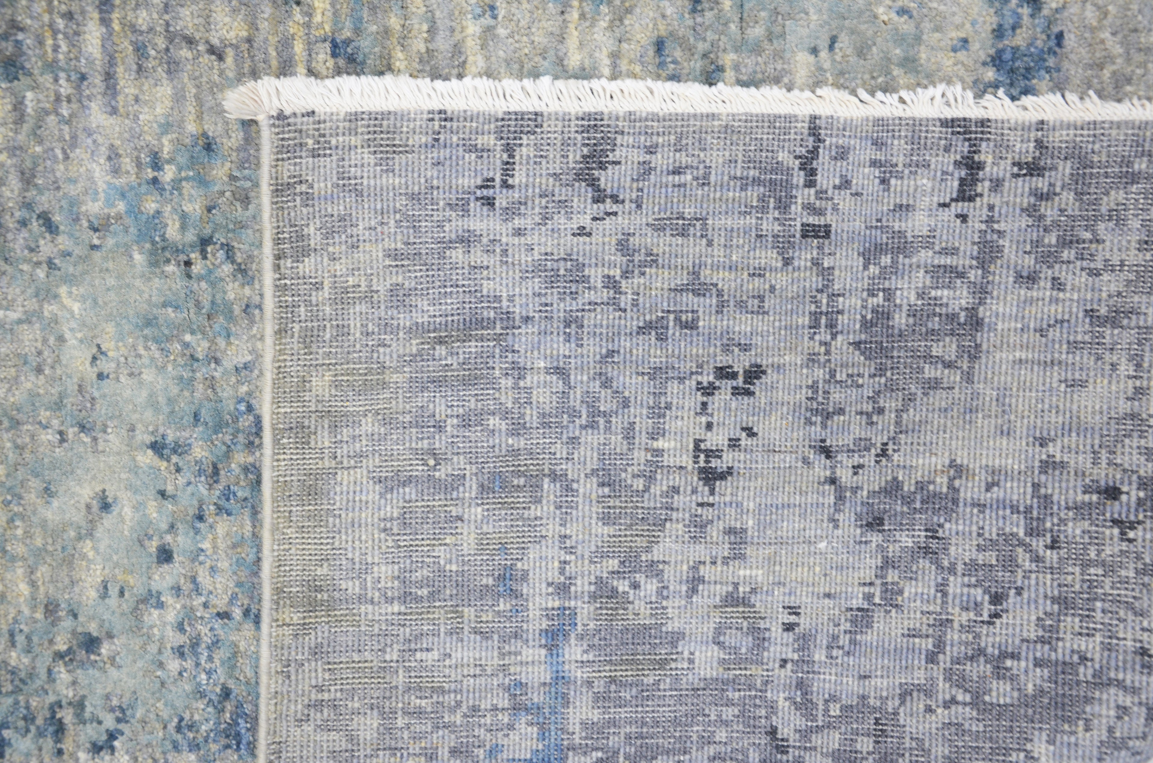 Titanium Flow Hand-Woven Wool and Silk Carpet 238x165 cm