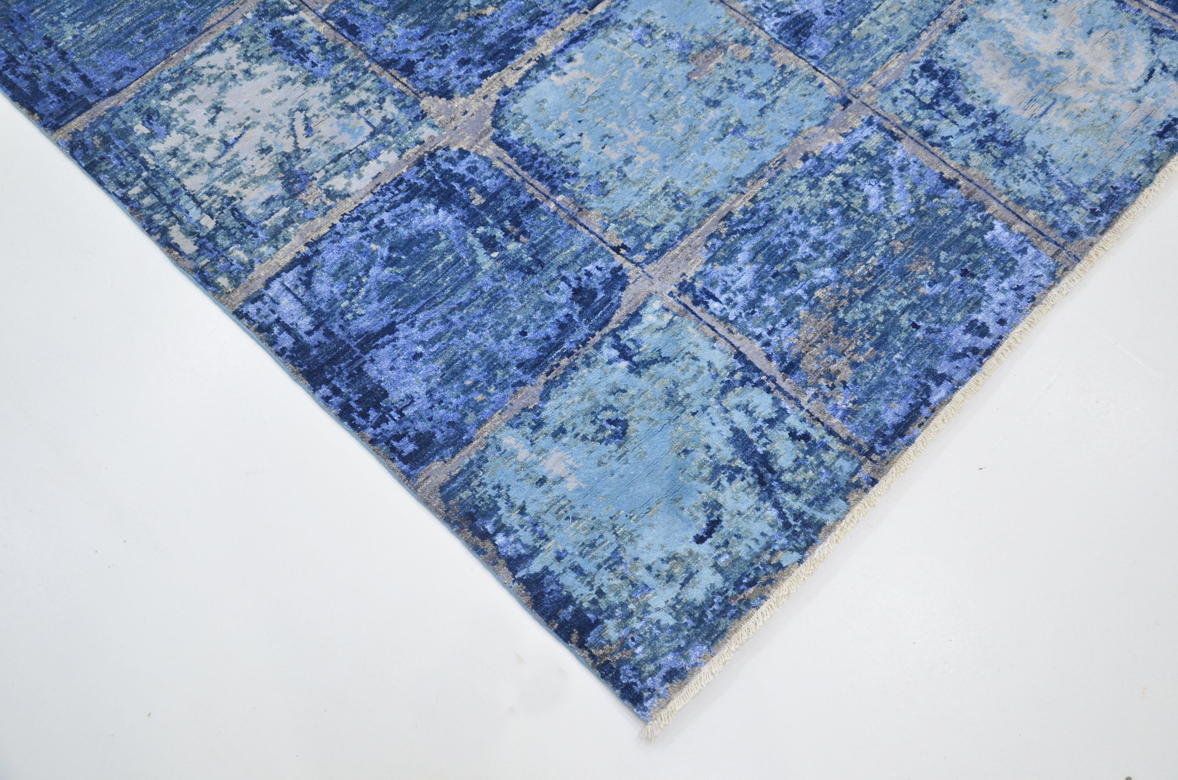Vector Hand-Woven Wool and Silk Carpet 280x180 cm