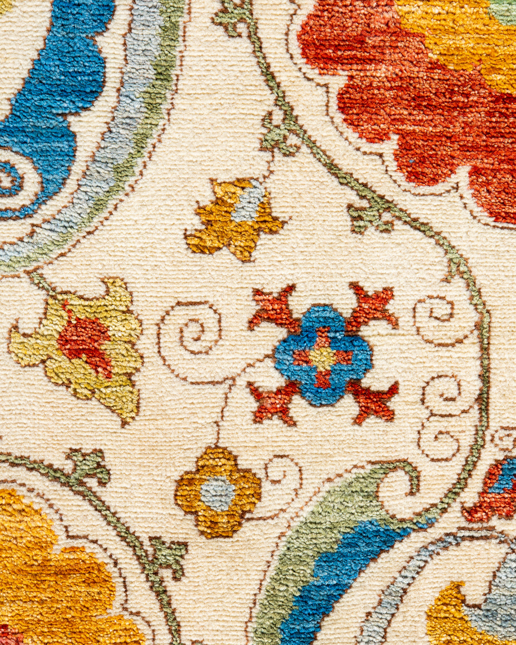 Elegant Hand-Woven Wool and Silk Carpet 231x079 cm