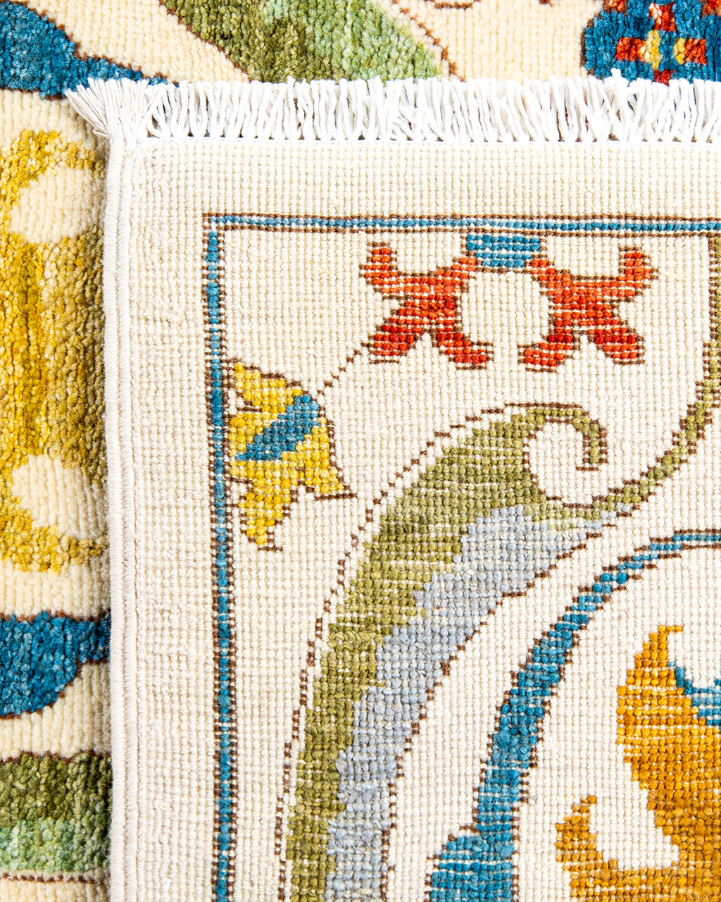 Elegant Hand-Woven Wool and Silk Carpet 231x079 cm