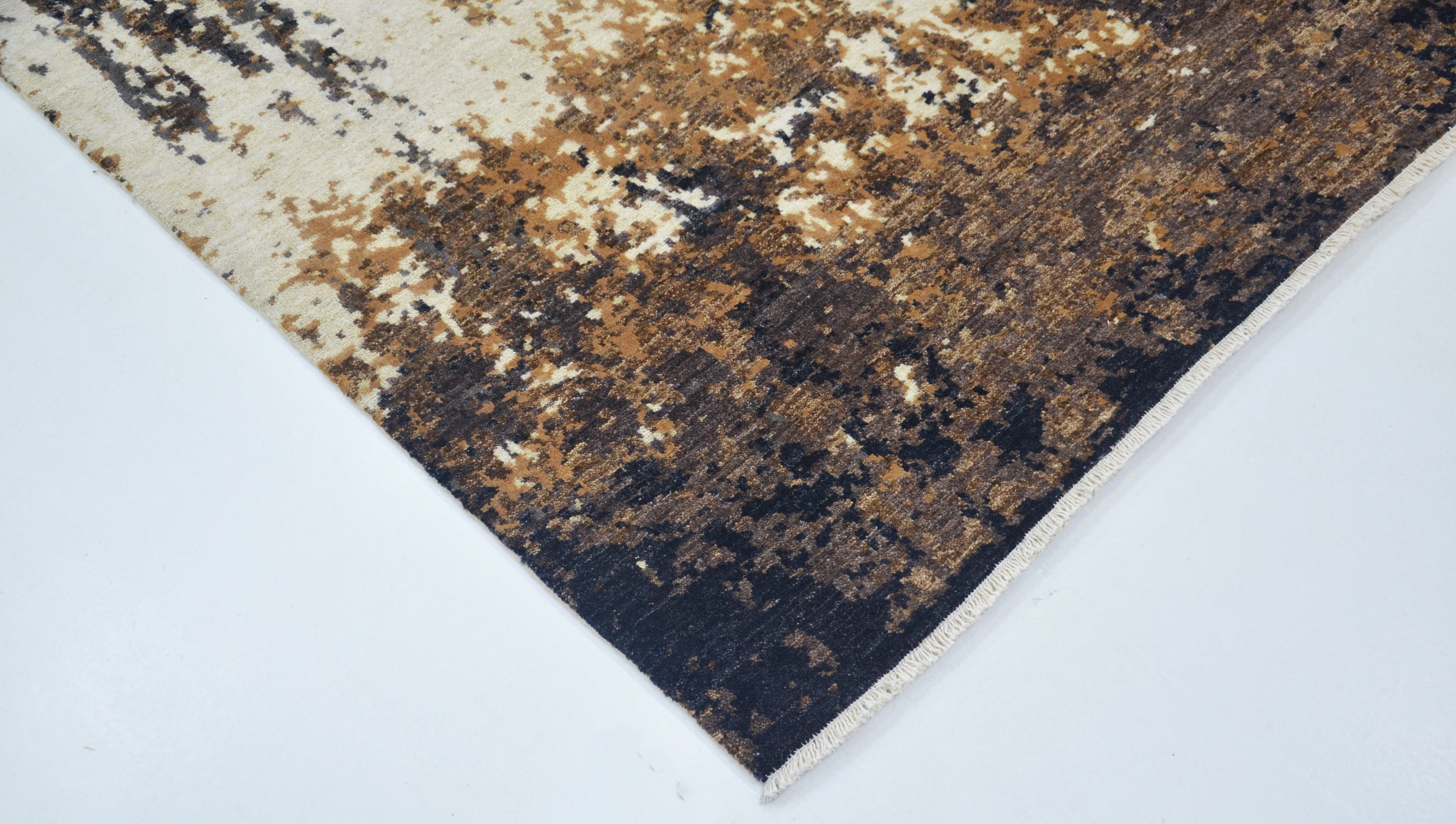 Terra Abstract Hand-Woven Wool and Silk Carpet 183x121 cm