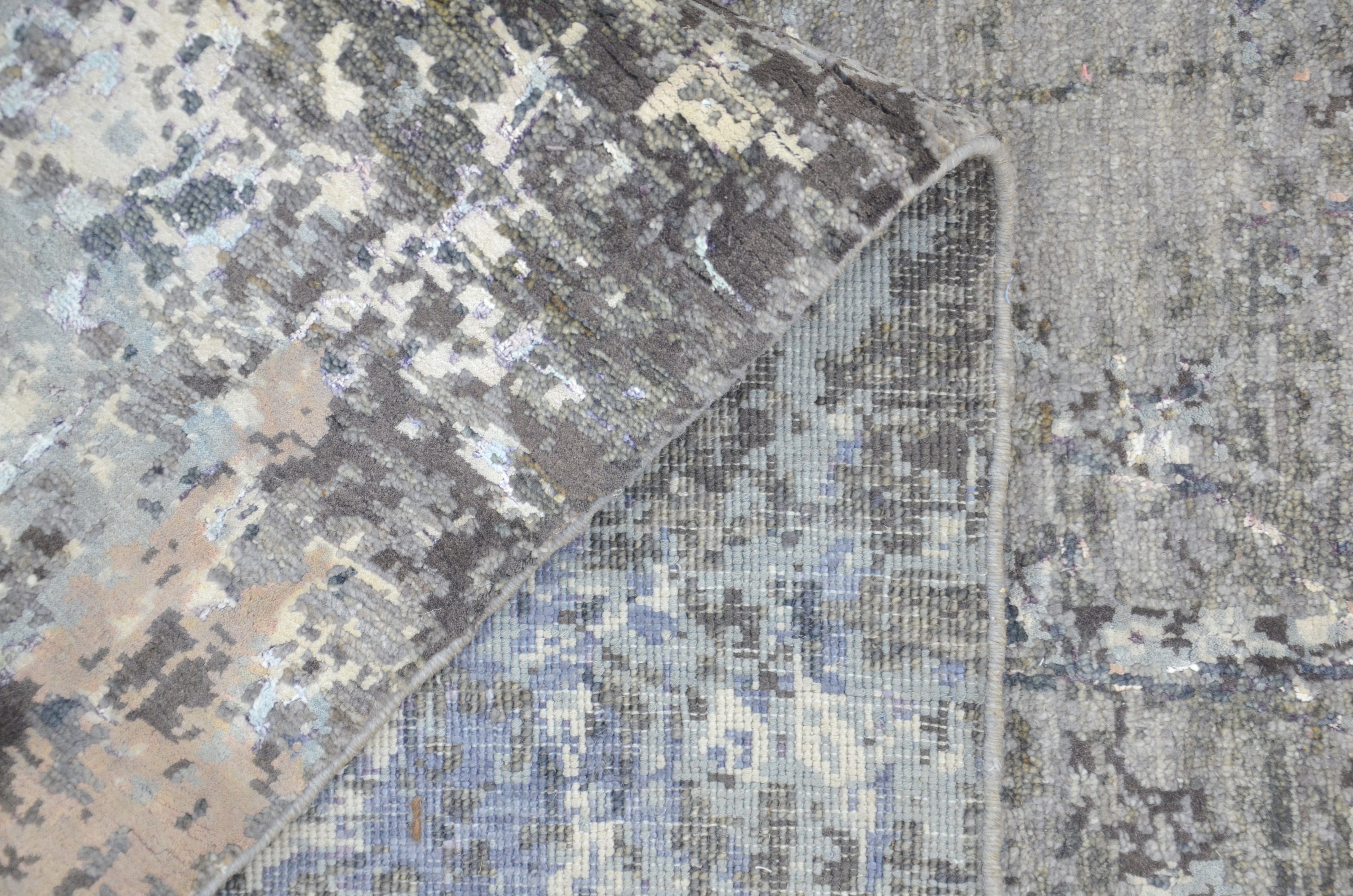 Ashen Lines Hand-Woven Wool and Silk Carpet 248x170 cm