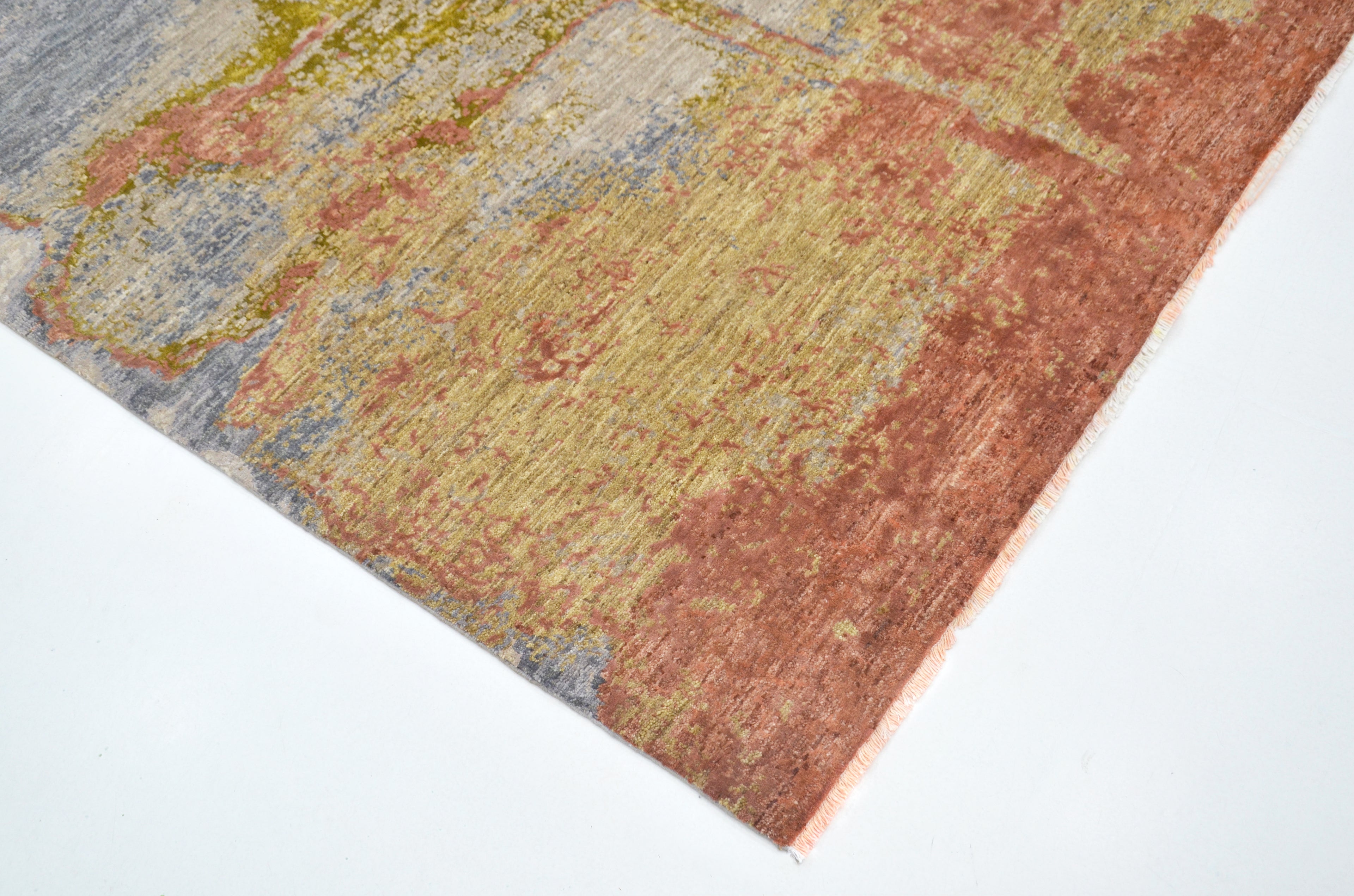 Vespera Hand-Woven Wool and Silk Carpet 249x170 cm