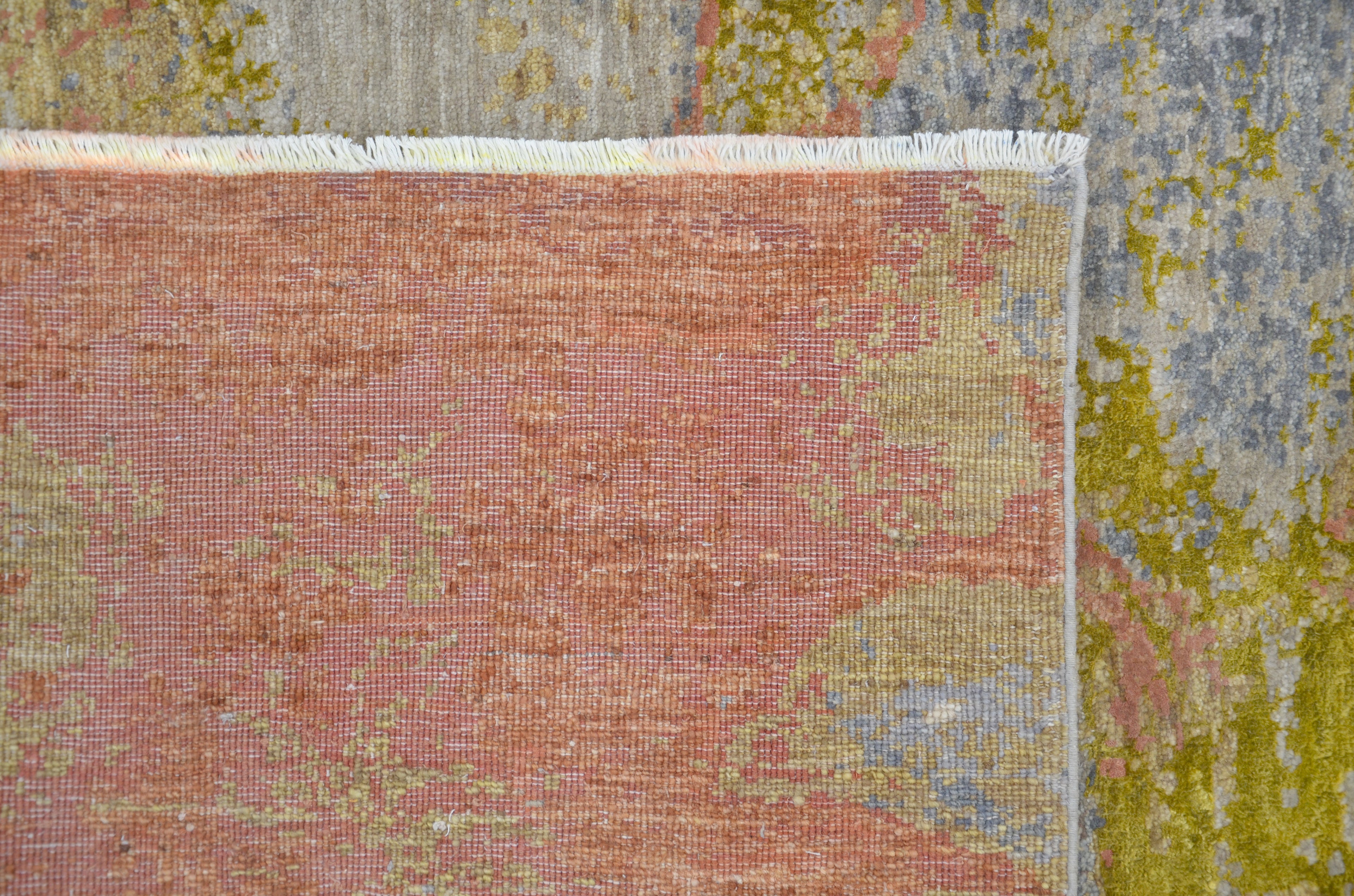 Vespera Hand-Woven Wool and Silk Carpet 249x170 cm