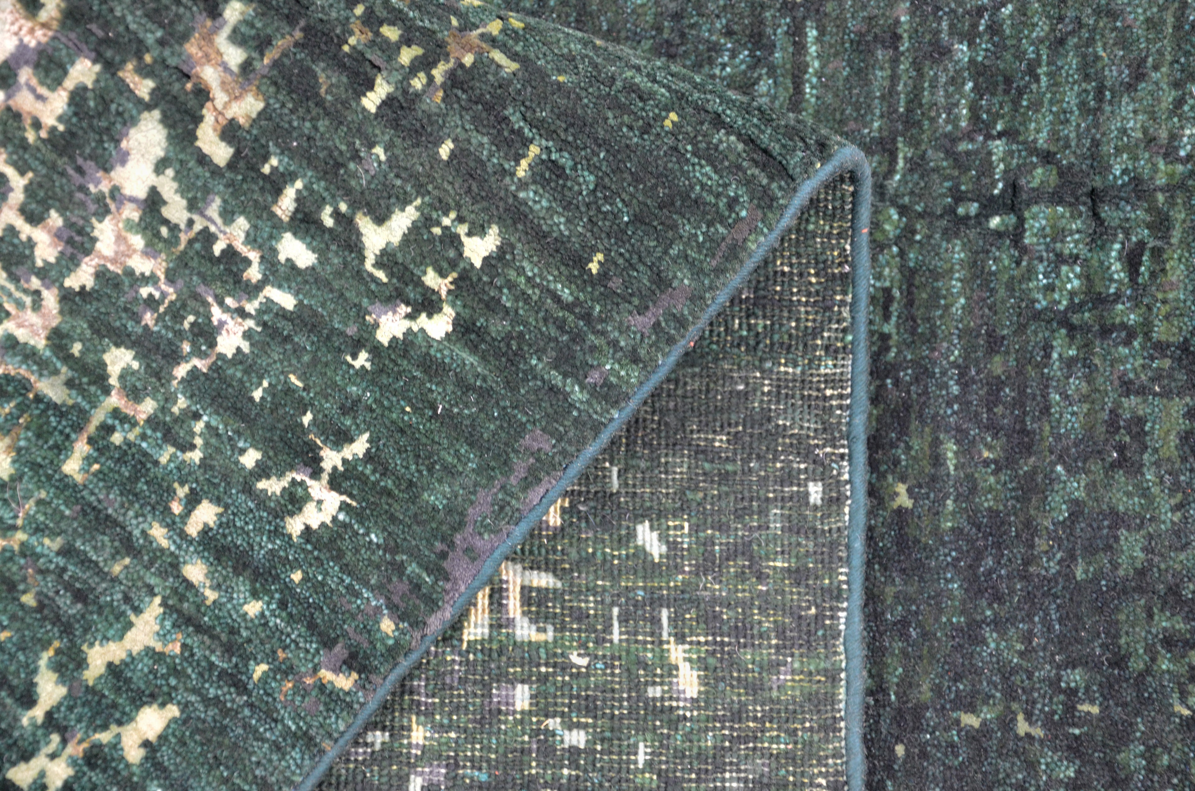 Verdant Hand-Woven Wool and Silk Carpet 312x199 cm