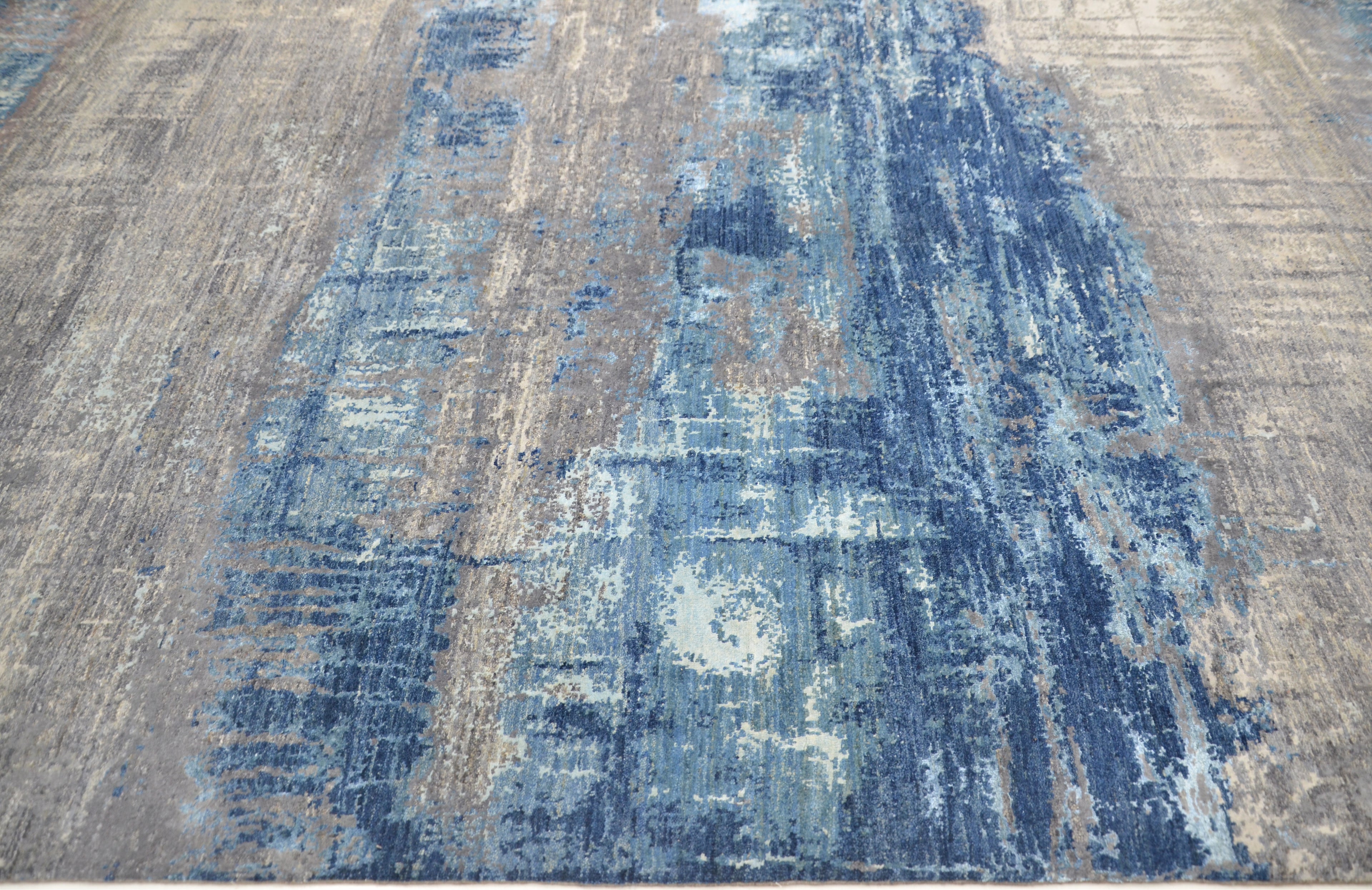 Tides Hand-Woven Wool and Silk Carpet 305x202 cm