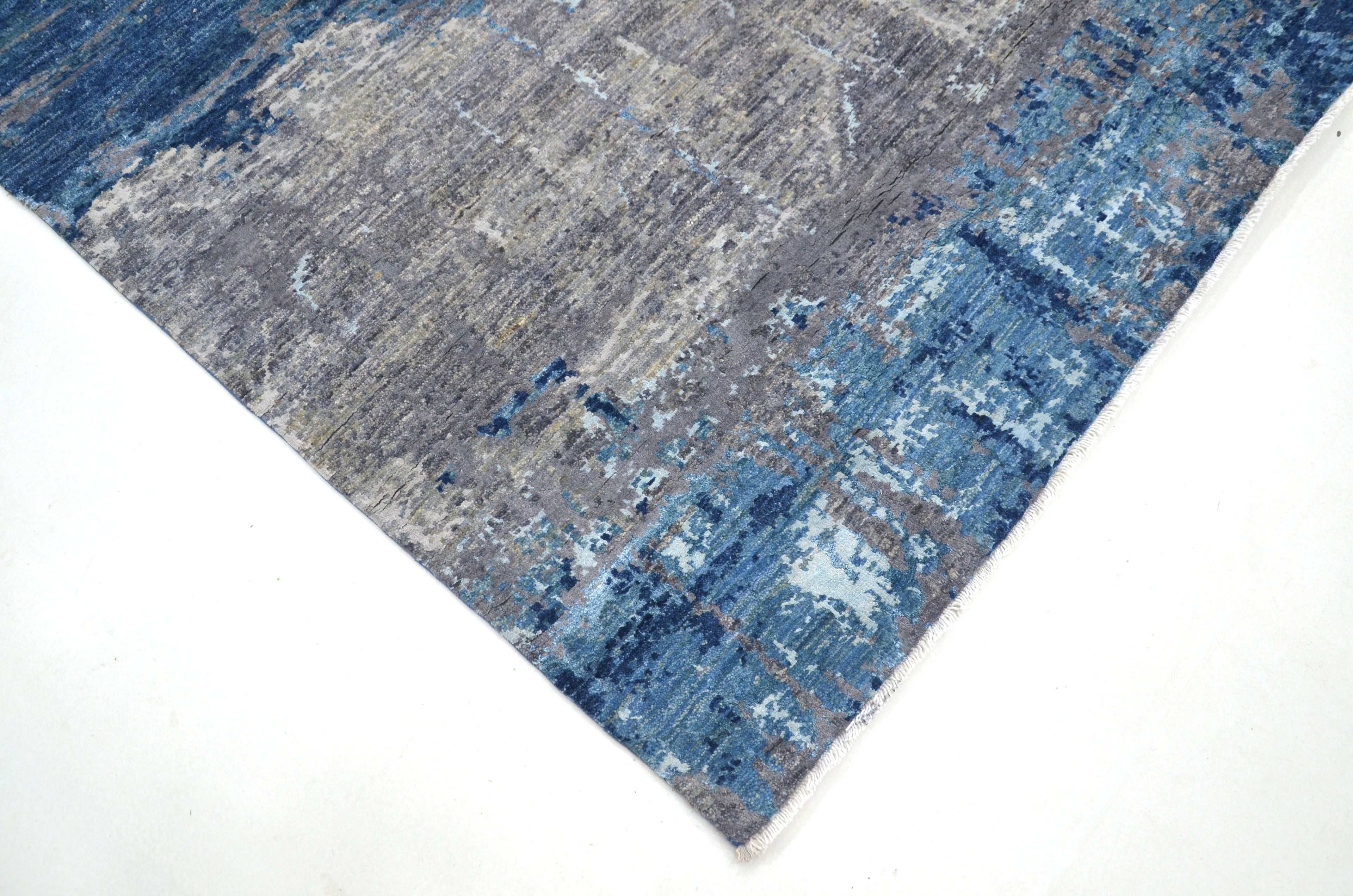 Tides Hand-Woven Wool and Silk Carpet 311x244 cm