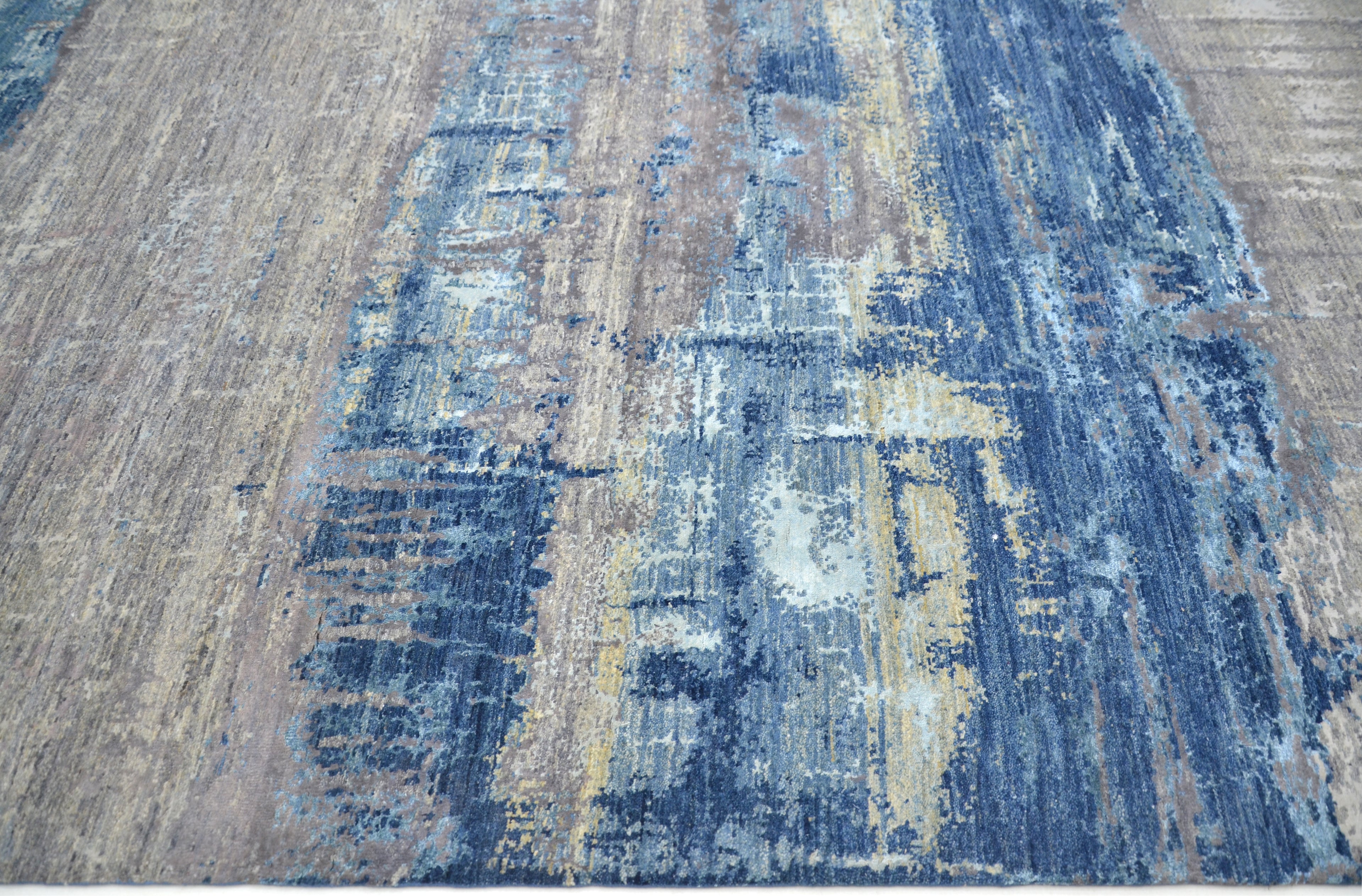 Tides Hand-Woven Wool and Silk Carpet 311x244 cm