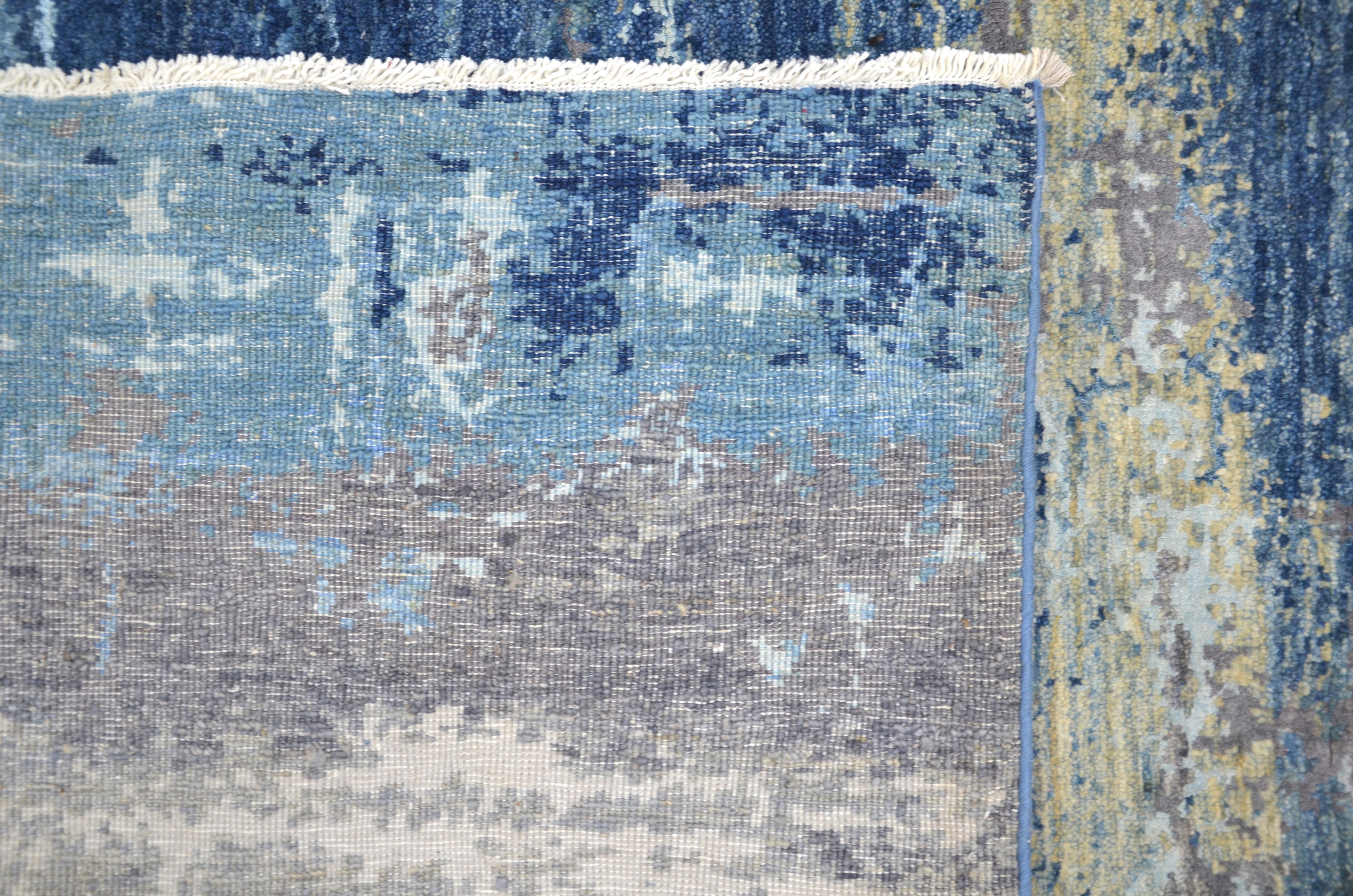 Tides Hand-Woven Wool and Silk Carpet 311x244 cm