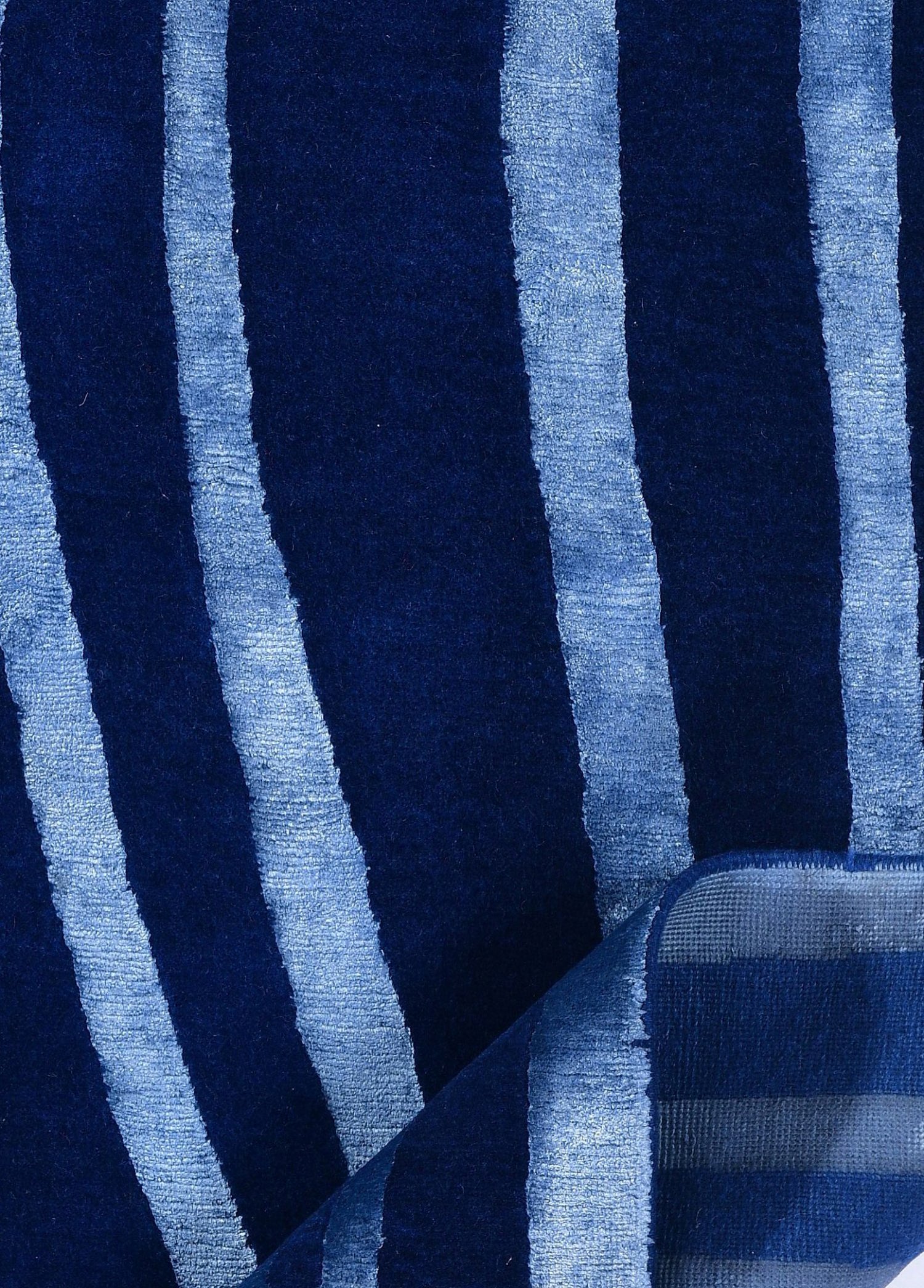 Navarra Hand-Woven Wool Carpet 235x166 cm