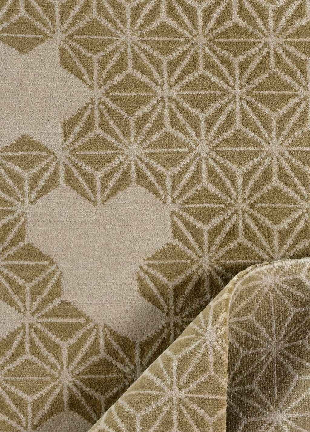 Asara Hand-Woven Wool and Silk Carpet 236x174 cm