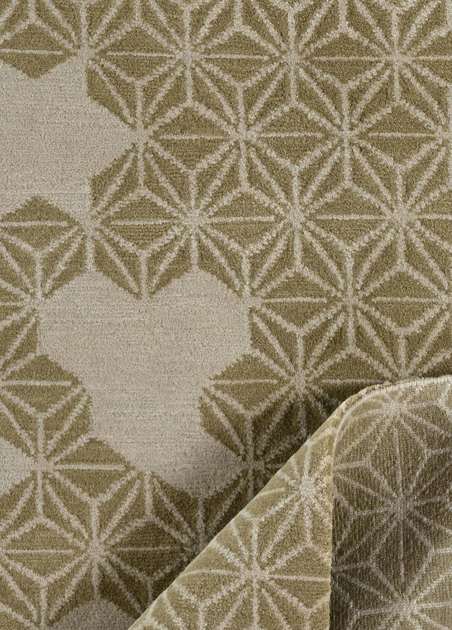 Asara Hand-Woven Wool and Silk Carpet 236x174 cm