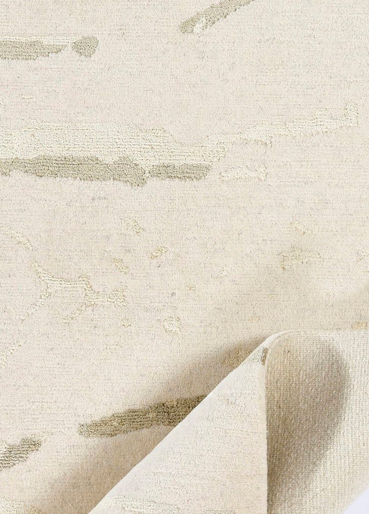 Nivoro Hand-Woven Wool and Silk Carpet 240x170 cm