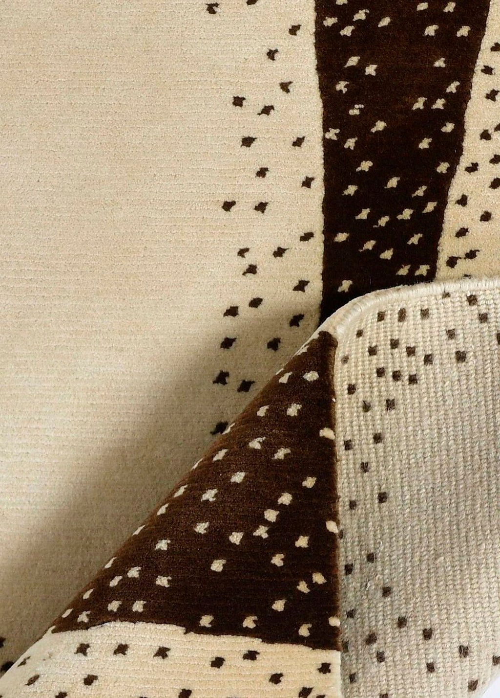 Nurell Hand-Woven Wool Carpet 152x94 cm