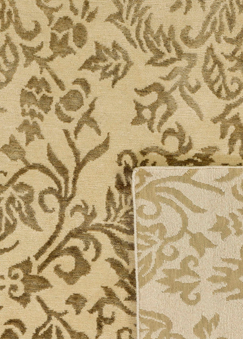 Molveth Hand-Woven Wool and Silk Carpet 270x185 cm