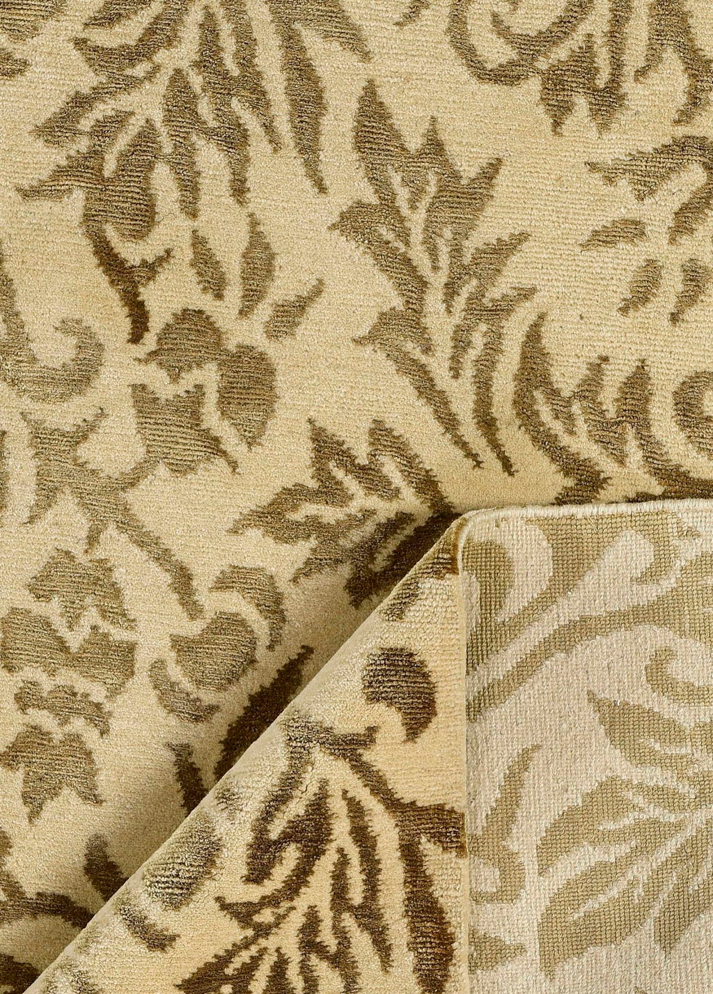 Molveth Hand-Woven Wool and Silk Carpet 270x185 cm