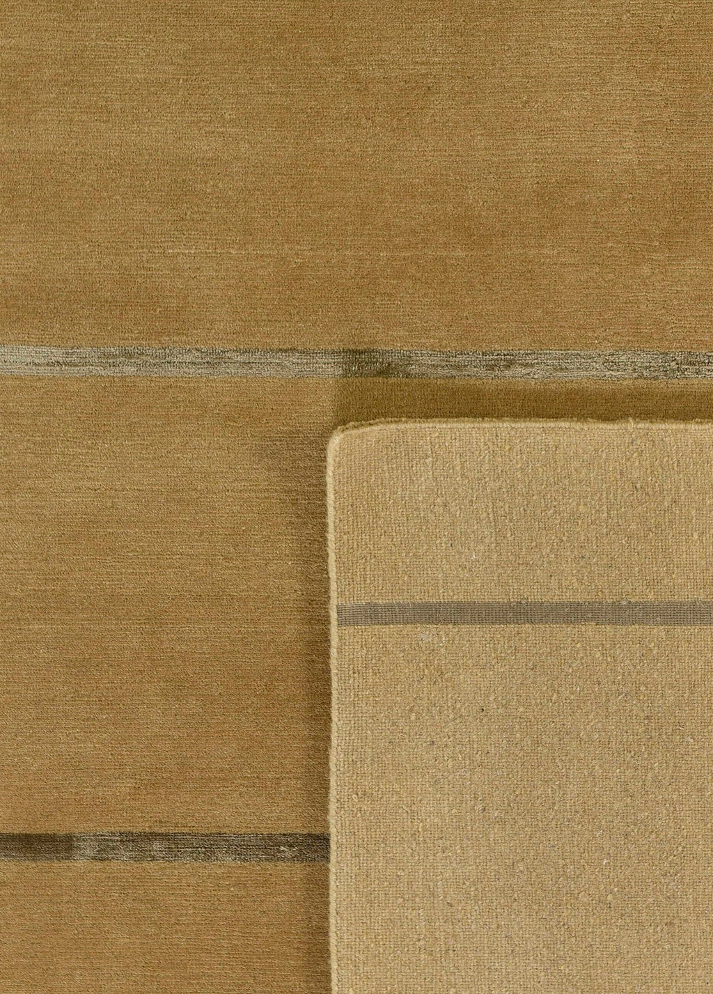 Modula Hand-Woven Wool and Silk Carpet 272x183 cm