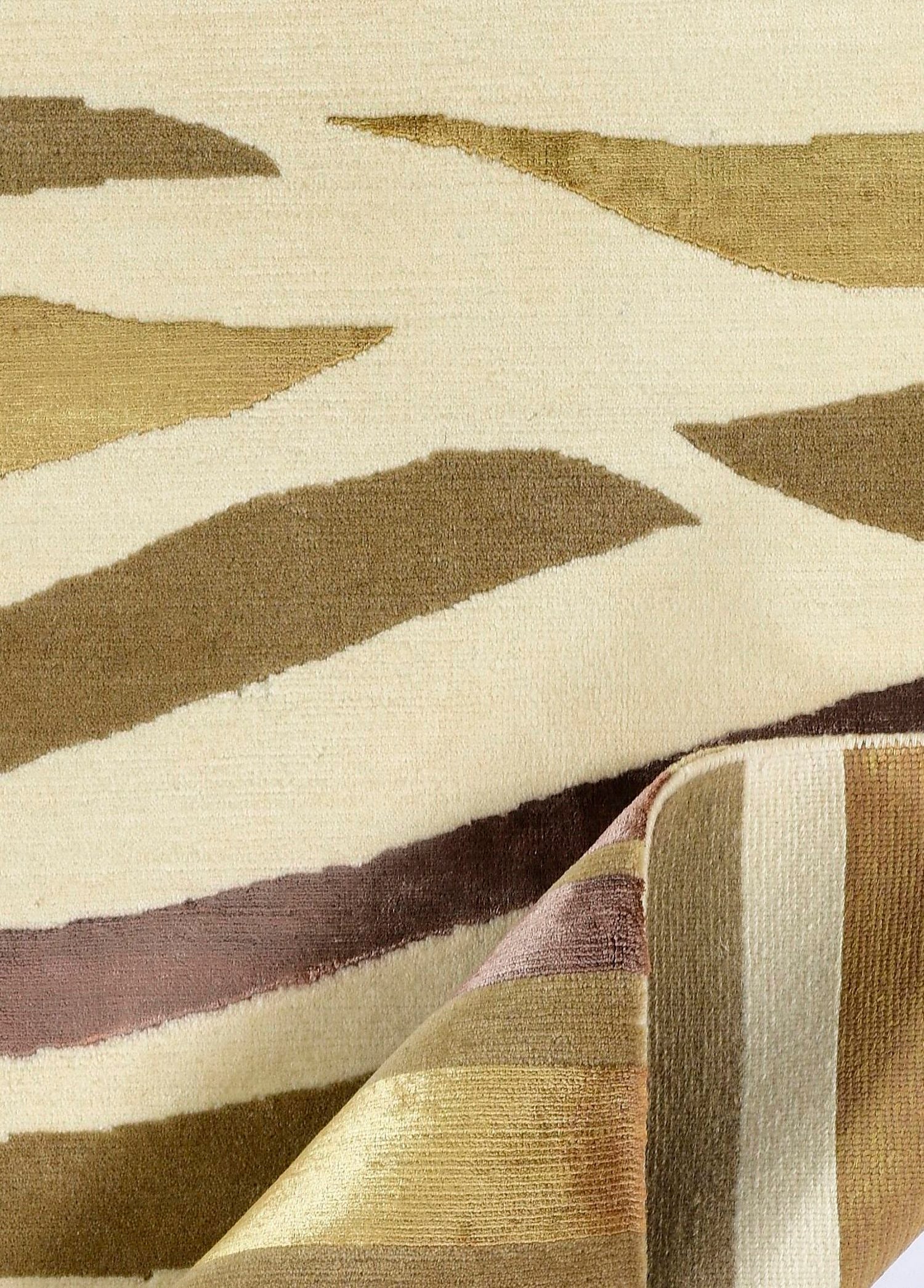 Olivora Hand-Woven Wool and Silk Carpet 241x173 cm