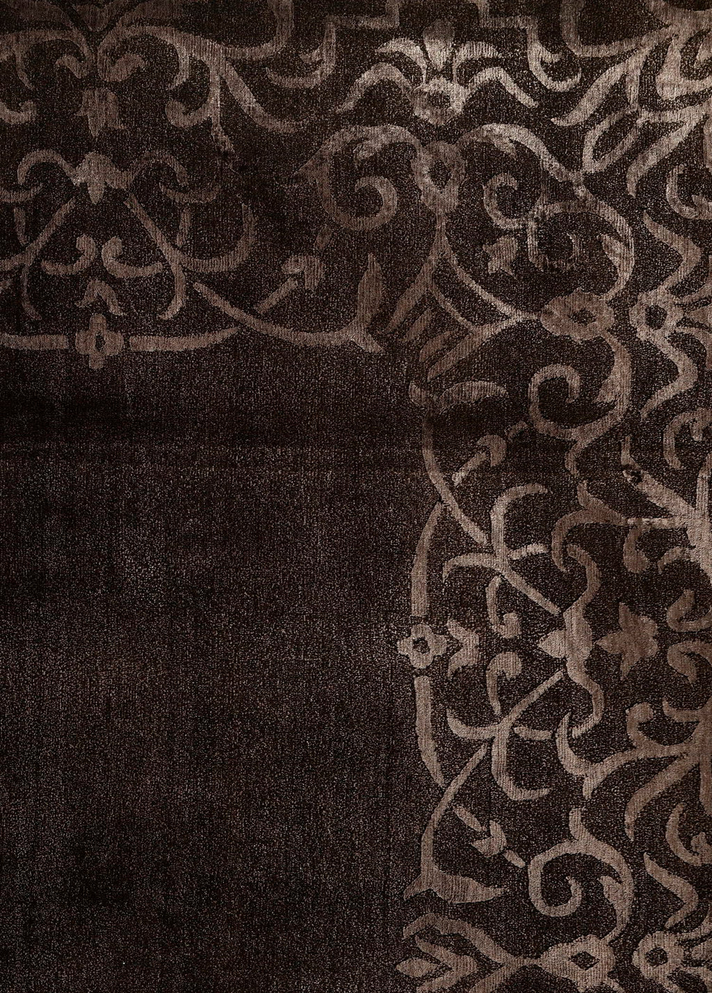 Noctessa Hand-Woven Wool and Silk Carpet 320x243 cm